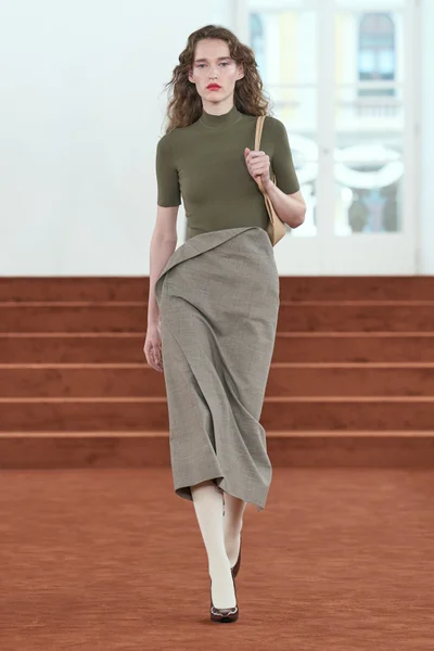 Look 19